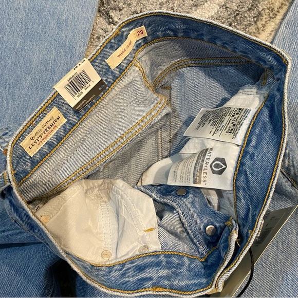 LEVI’S Wedgie Straight Fit High Rise 28x28 Jeans - Picture 3 of 5